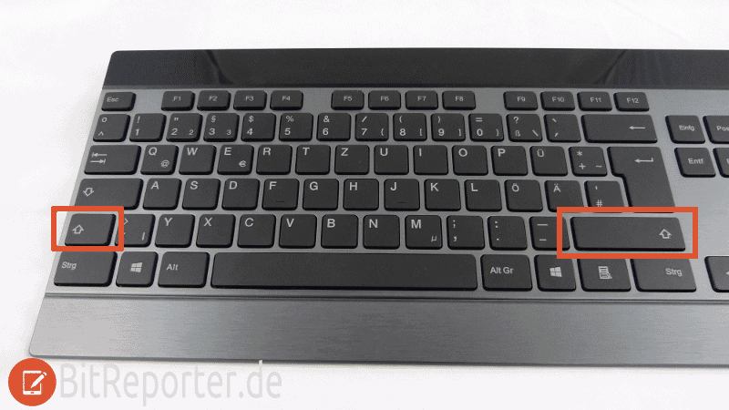 Shift Taste / Umschalttaste auf der PC Tastatur markiert.